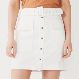 Nine West white snap front belted skirt. Size Small